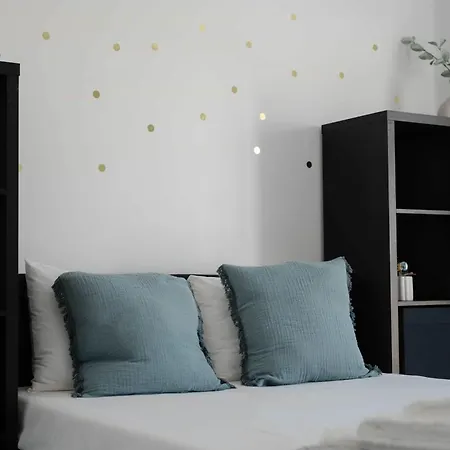 Elegant 3-bed Family House With Large Pool Area 아파트 *