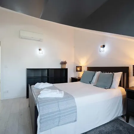 아파트 Elegant 3-bed Family House With Large Pool Area Praia da Lourinhã