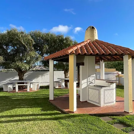 Elegant 3-bed Family House With Large Pool Area 아파트 *