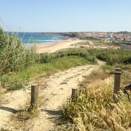 Elegant 3-bed Family House With Large Pool Area *