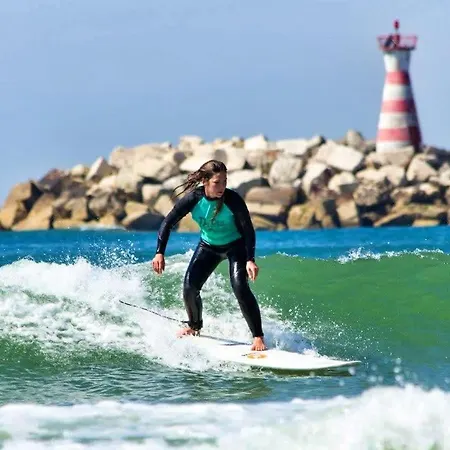 Elegant 3-bed Family House With Large Pool Area