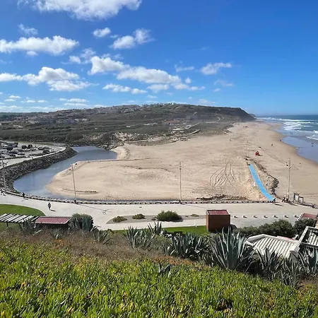 Elegant 3-bed Family House With Large Pool Area 아파트