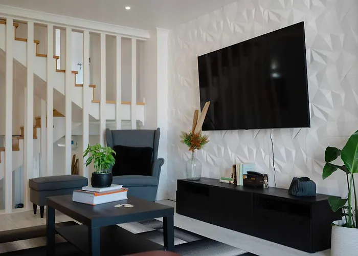 Апартаменты Elegant 3-bed Family House With Large Pool Area *