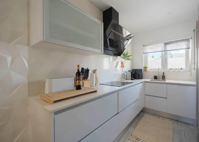 Апартаменты Elegant 3-bed Family House With Large Pool Area *