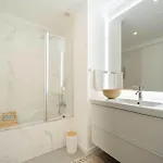 Elegant 3-bed Family House With Large Pool Area Apartment