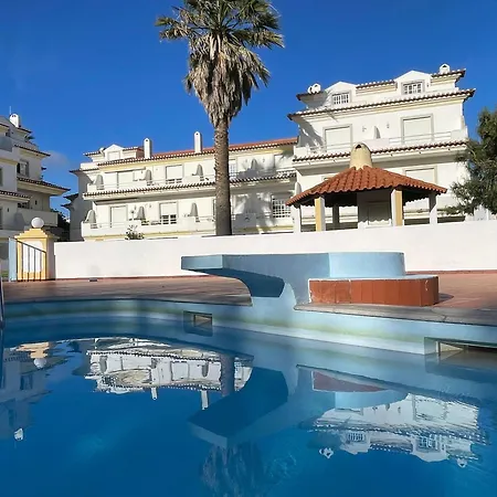 Apartment Elegant 3-bed Family House With Large Pool Area Praia da Lourinha