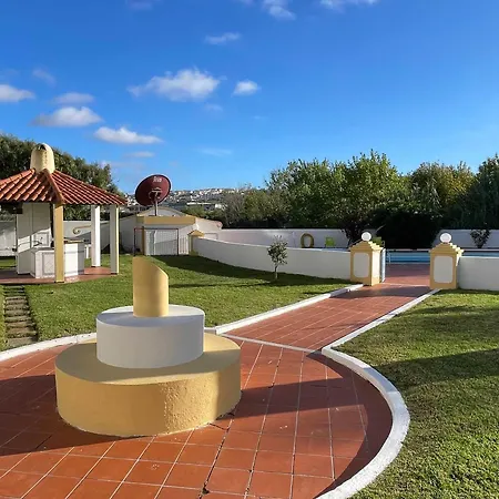 Elegant 3-bed Family House With Large Pool Area Apartment Praia da Lourinha