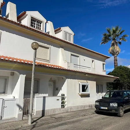 Elegant 3-bed Family House With Large Pool Area شقة Praia da Lourinhã